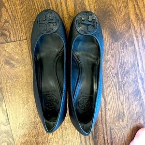 Wedge shoes in black leather